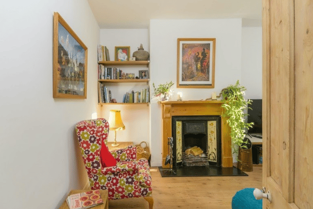  Boardwalk recently sold this arty and beautifully presented 2-bed property on Britannia Road) .