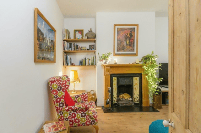  Boardwalk recently sold this arty and beautifully presented 2-bed property on Britannia Road) .