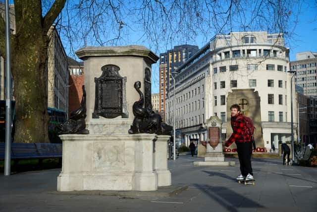 The Bristol History Commission have recommended that the plinth and its original plaques remain in place in Bristol city centre.