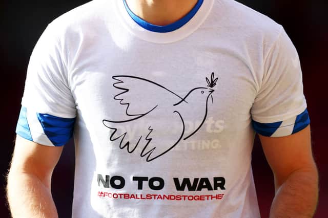<p>Birmingham City players wear t-shirts displaying the message ‘no to war’ before facing Bristol City.</p>