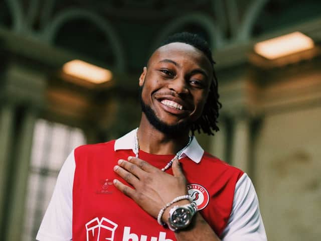 Antoine Semenyo poses in the new Bristol City home shirt (Credit: Fever Pitch)