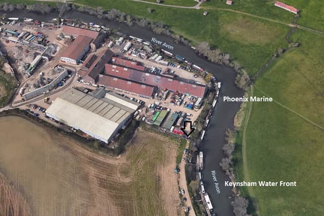 A satellite image showing where the gate is positioned (black arrow) and the two marinas, Phoenix Marine and Keynsham Water Front