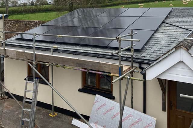 Reviewers rate HelpinU Solar, with high scores on CheckATrade and Trustpilot